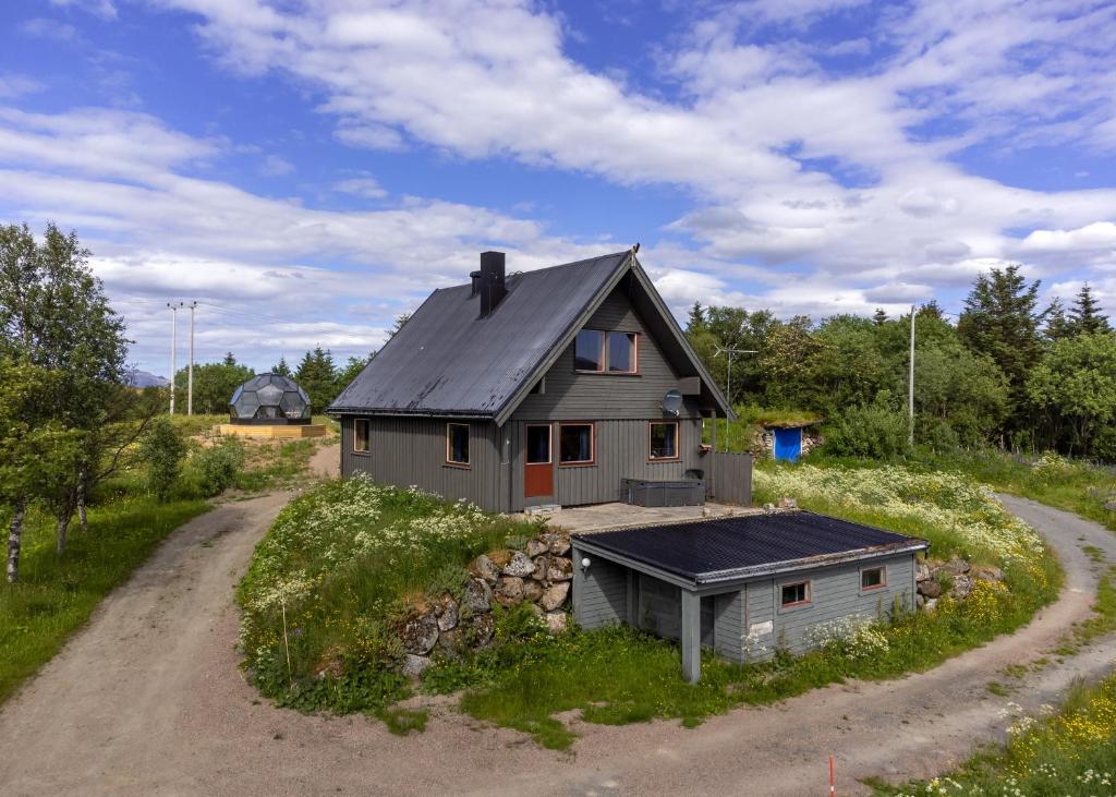 Bestefarhaugen - The cozy house on the hill - with a dome photo 3