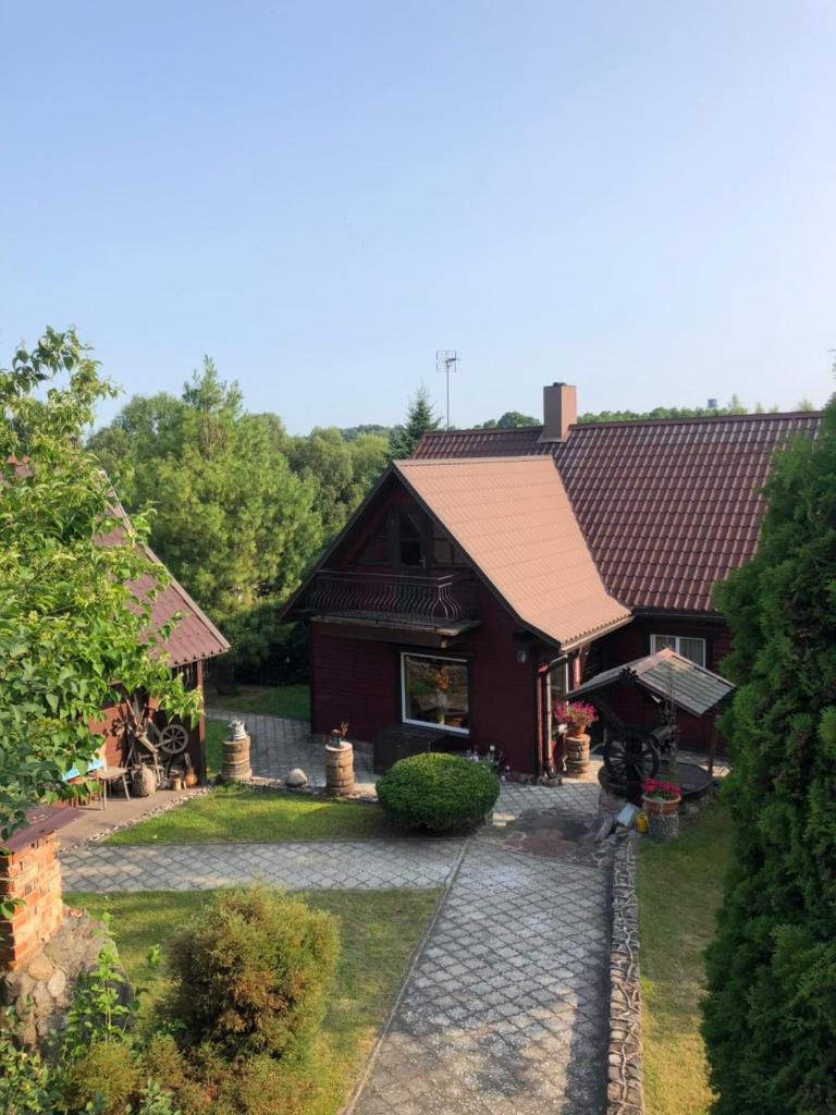 Sodyba prie akmenų