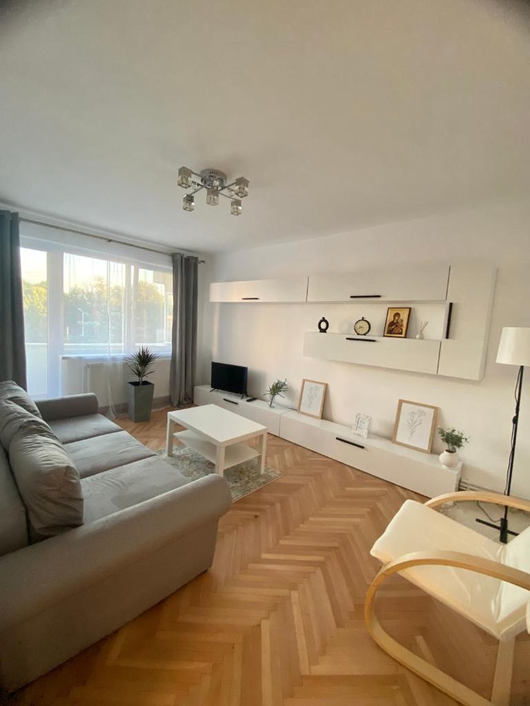 Floris Apartments