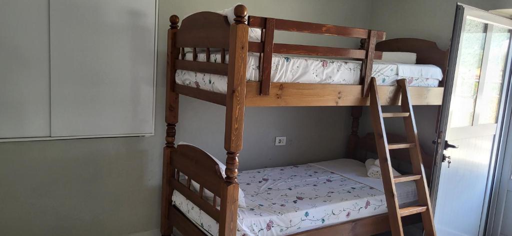 Jon rooms photo 2
