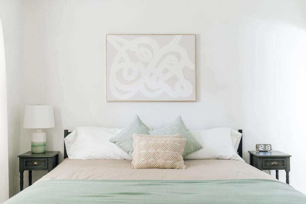 Tranquil Luxury: Modern Comfort! photo 2