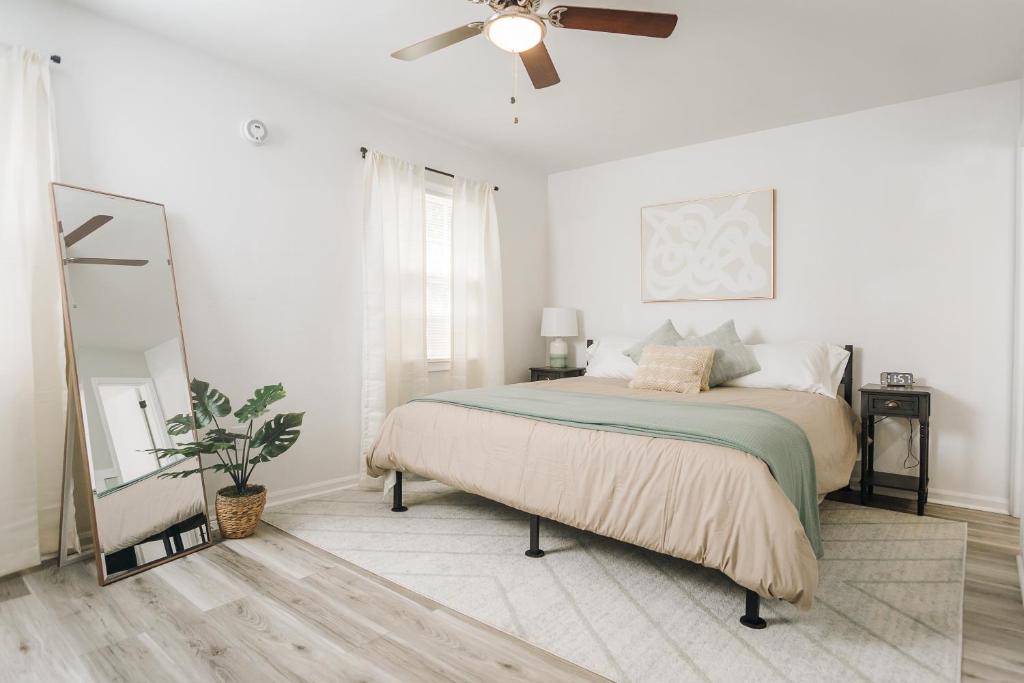 Tranquil Luxury: Modern Comfort! image