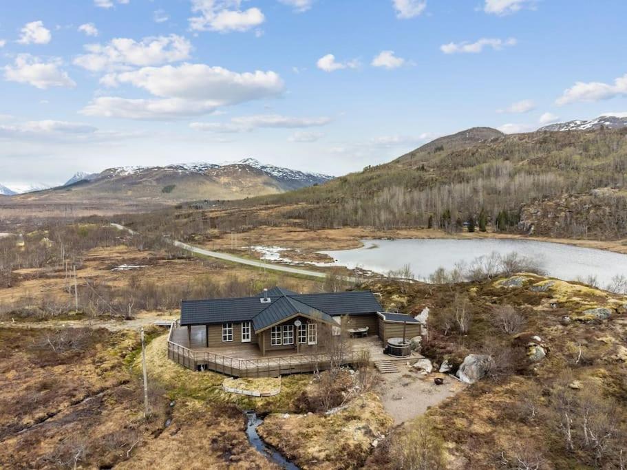 Romslig hytte med natur og gode fiskemuligheter! photo 1