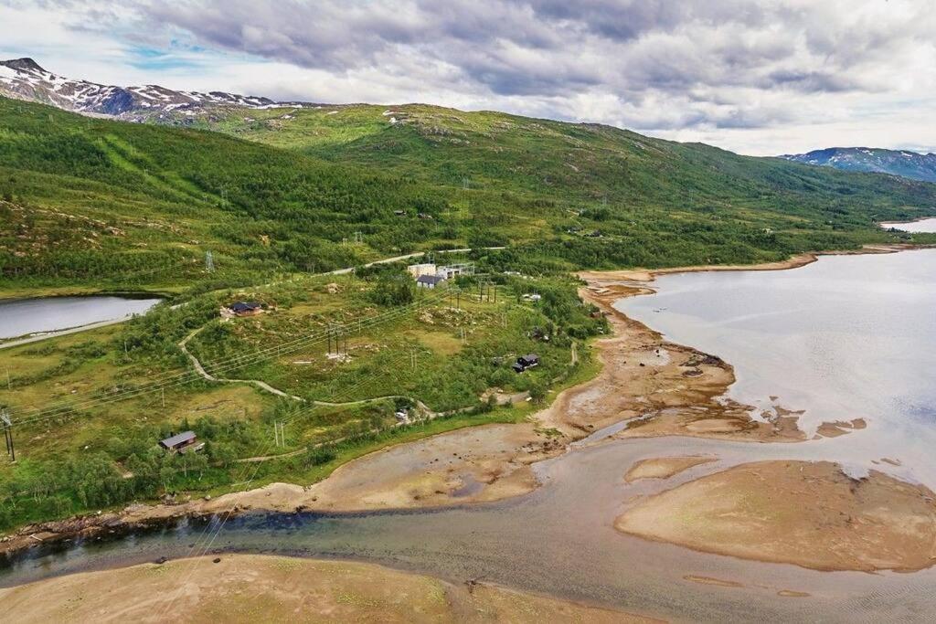 Romslig hytte med natur og gode fiskemuligheter!
