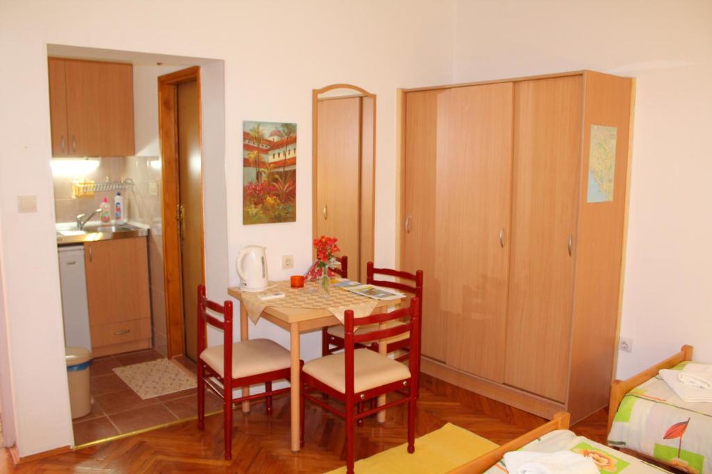 Студио (Номер-студио с видом на море (для 3 взрослых)), Guest House Tomanovic