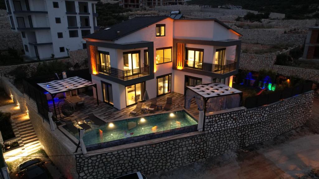 İlk Misafirlerini Bekleyen, Lüks Yeni Villa photo 1