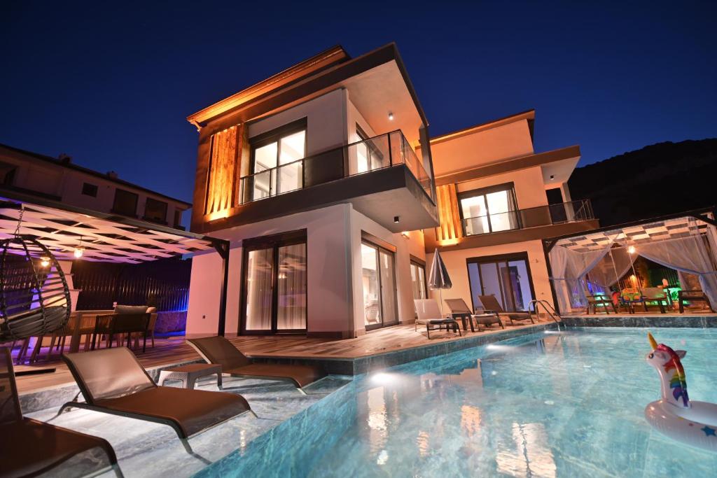 İlk Misafirlerini Bekleyen, Lüks Yeni Villa photo 2