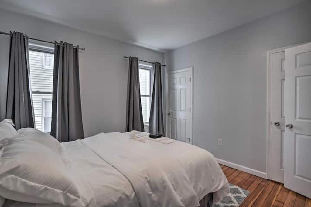 Astonishing 4BR Bright *Apt with modern amenities! - Tap to explore photos