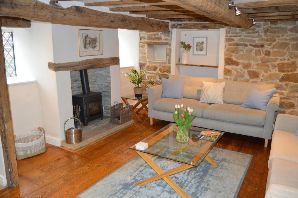 Goyt Cottage - Tap to explore photos
