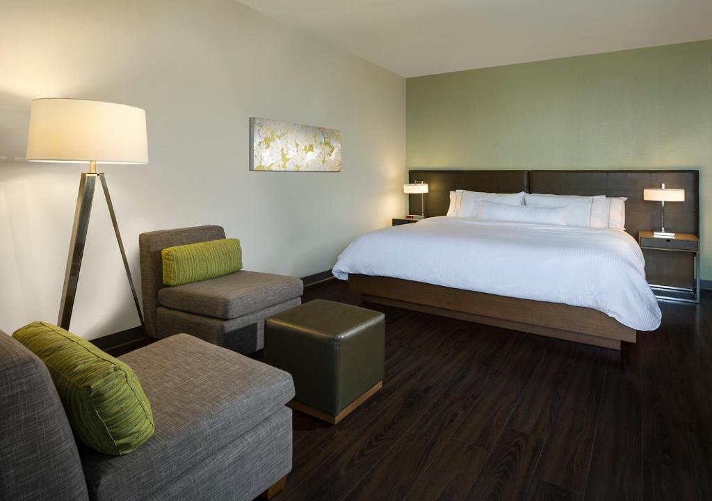 Element Vancouver Metrotown photo 2