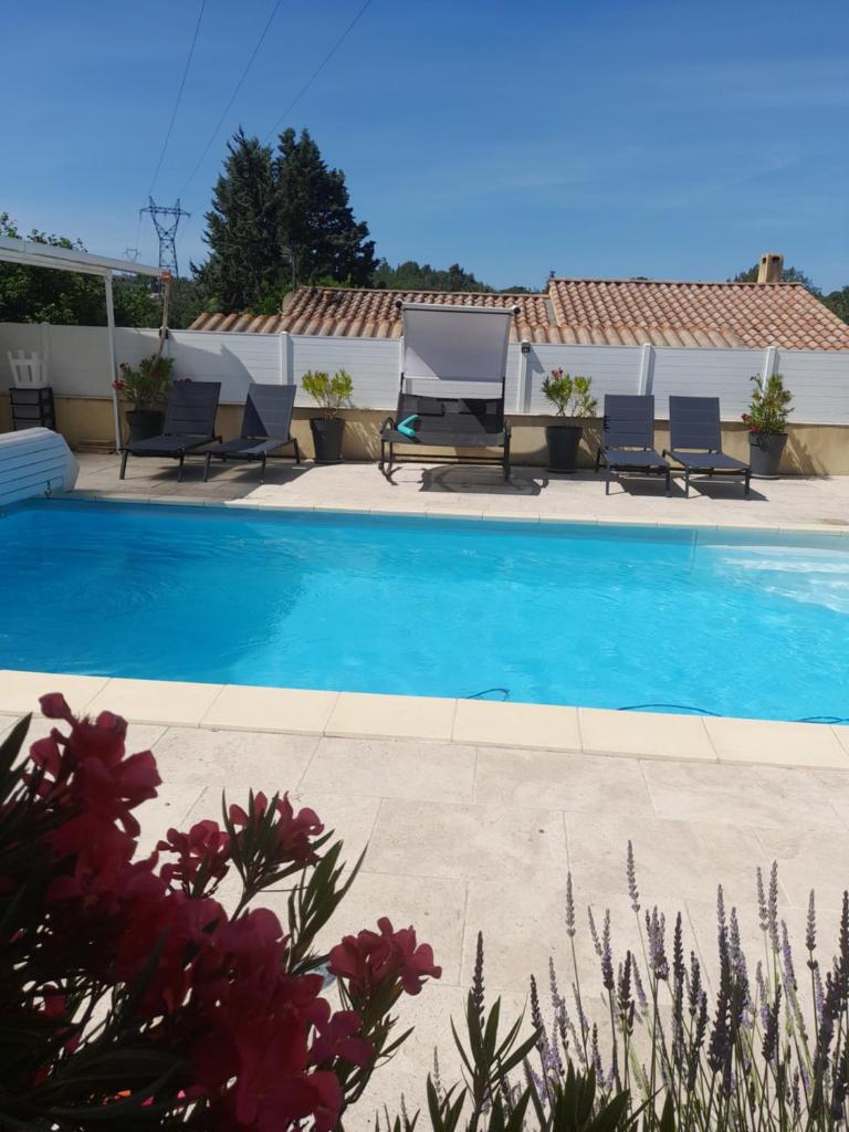 Studio sympa meublé avec parking privé et piscine photo 2