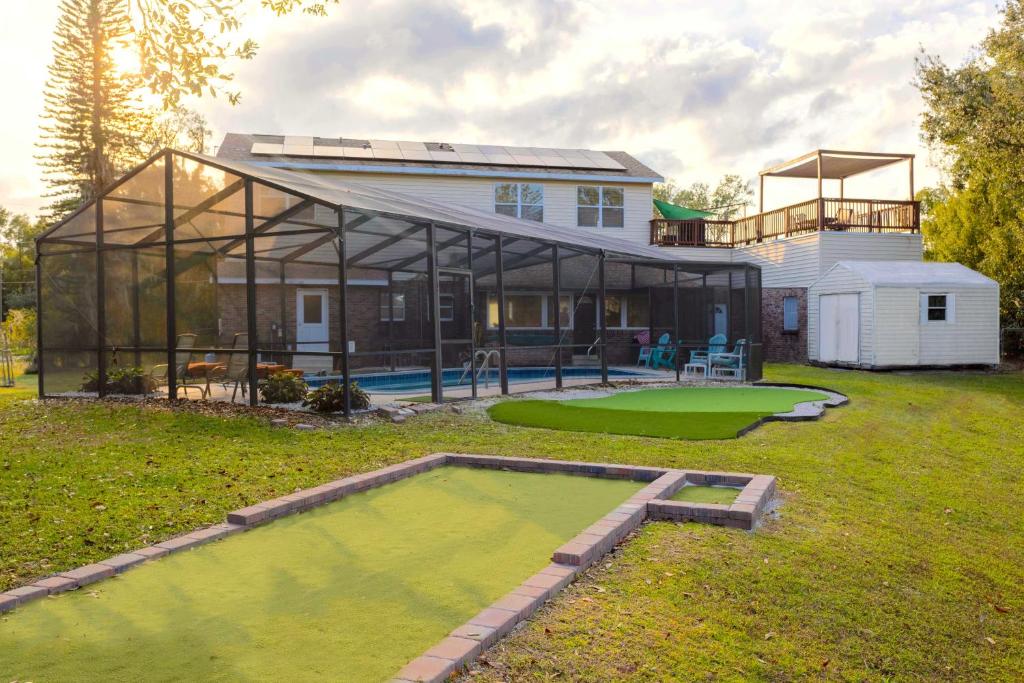 Lakefront 7 Bedroom Duplex, Pool, Boat, and Hottub image
