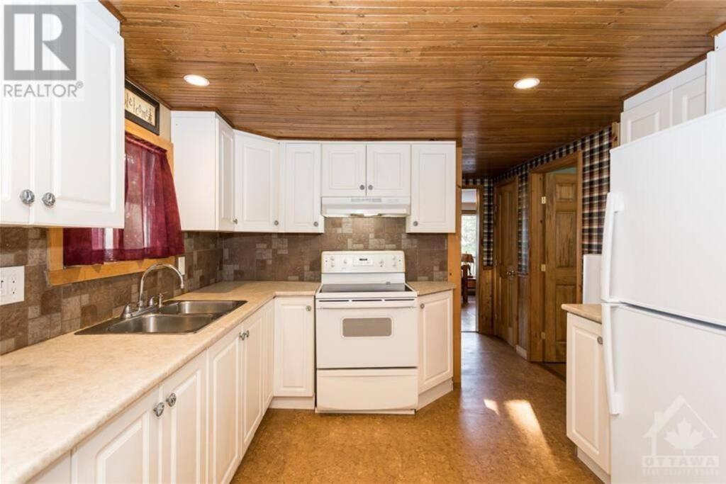 Macwan's Lakefront Cottage photo 3