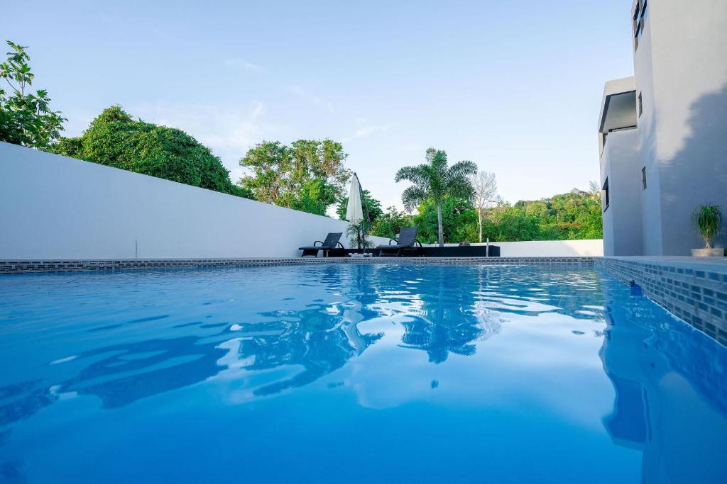 Serenity Haven - Your Ultimate Runaway Bay Escape photo 2