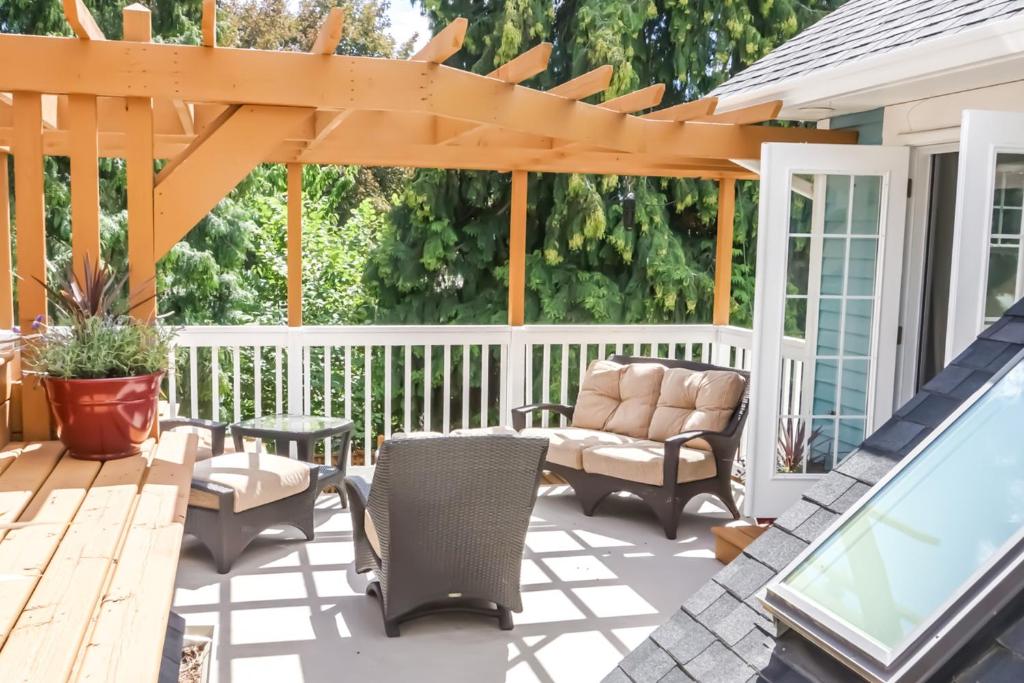 Kelowna Bed & Breakfast - CHATHAM HOUSE photo 1