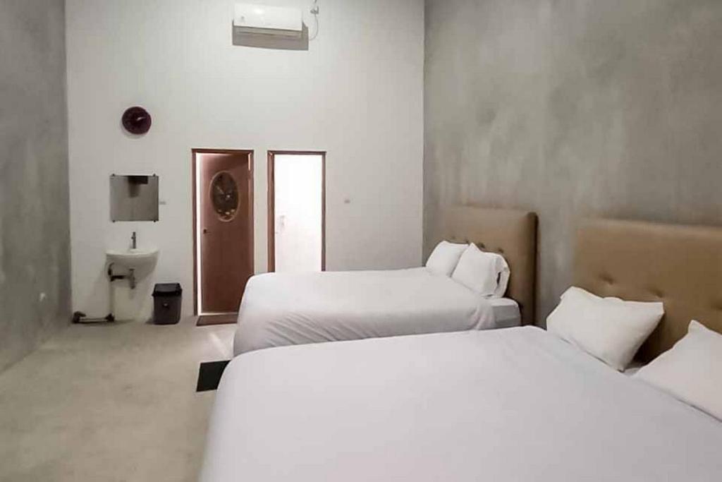 Sukawana Guest House Mitra RedDoorz photo 1