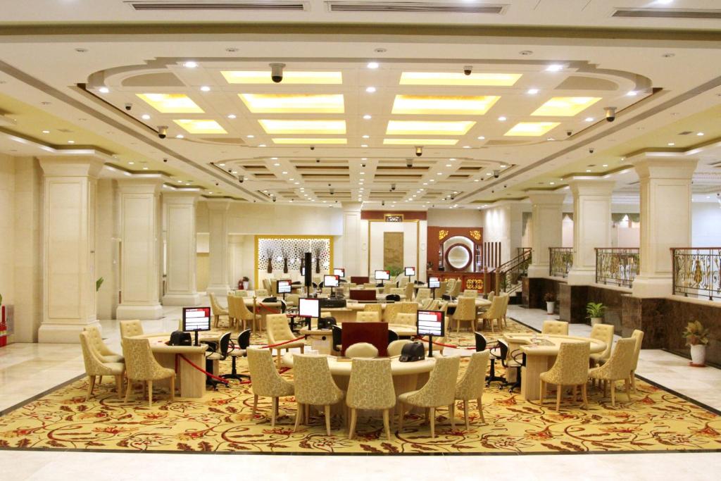 Swan Lake Hotel photo 1