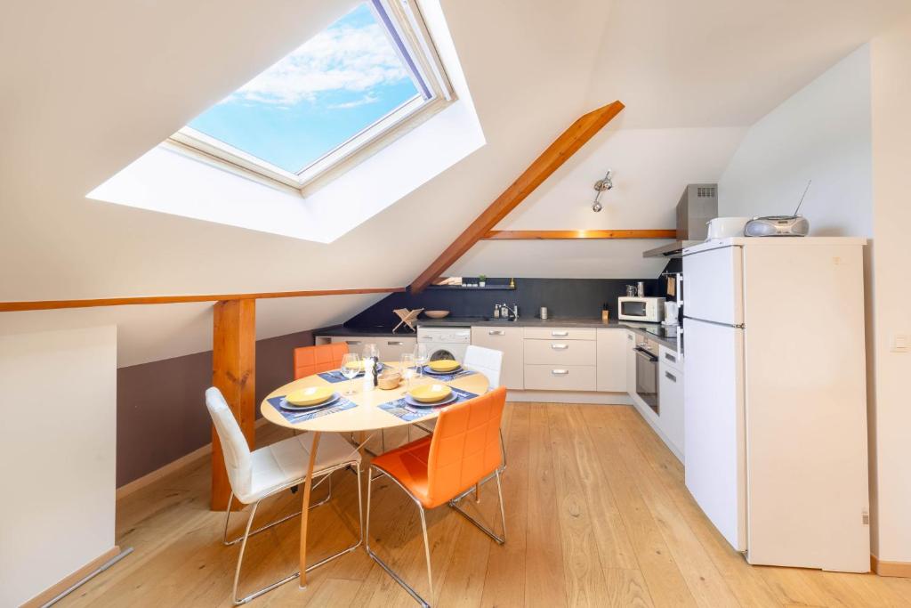 Très joli appartement avec terrasse et parkings photo 1
