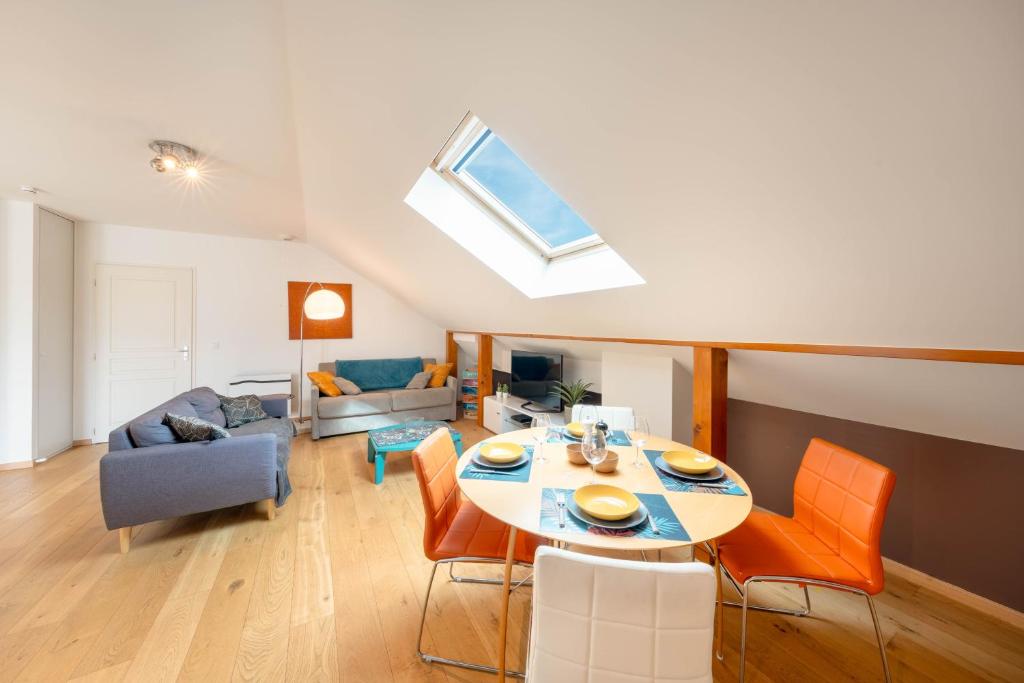 Très joli appartement avec terrasse et parkings photo 2