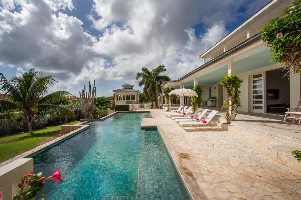 A Beautiful Villa Curacao with large pool and tropical garden photo 2
