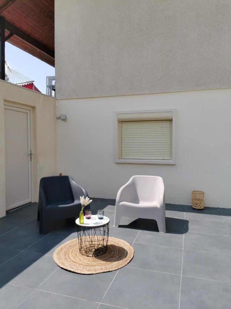 Studio au calme avec terrasse. photo 1