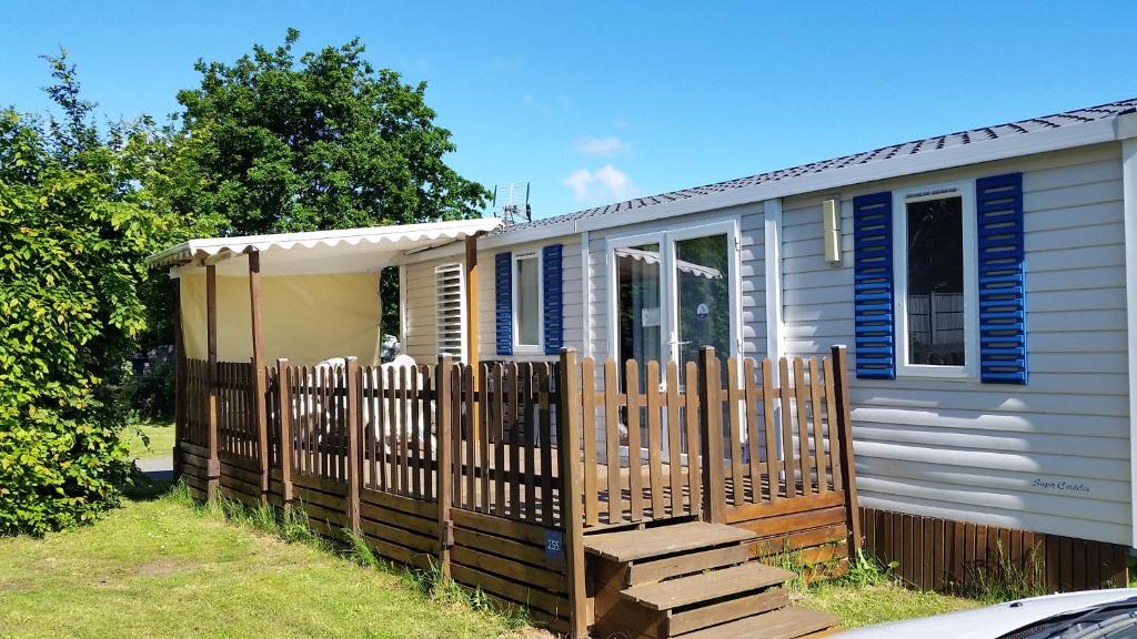 Bungalow de 3 chambres avec piscine partagee jardin et wifi a Louannec photo 1