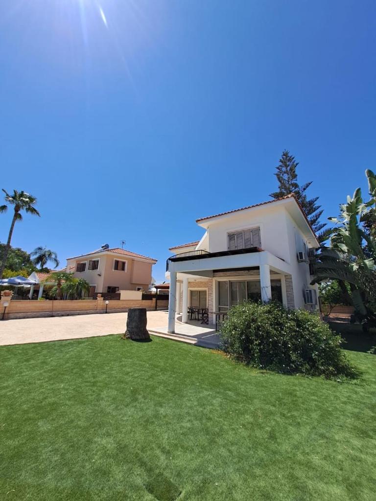 Dream House photo 3