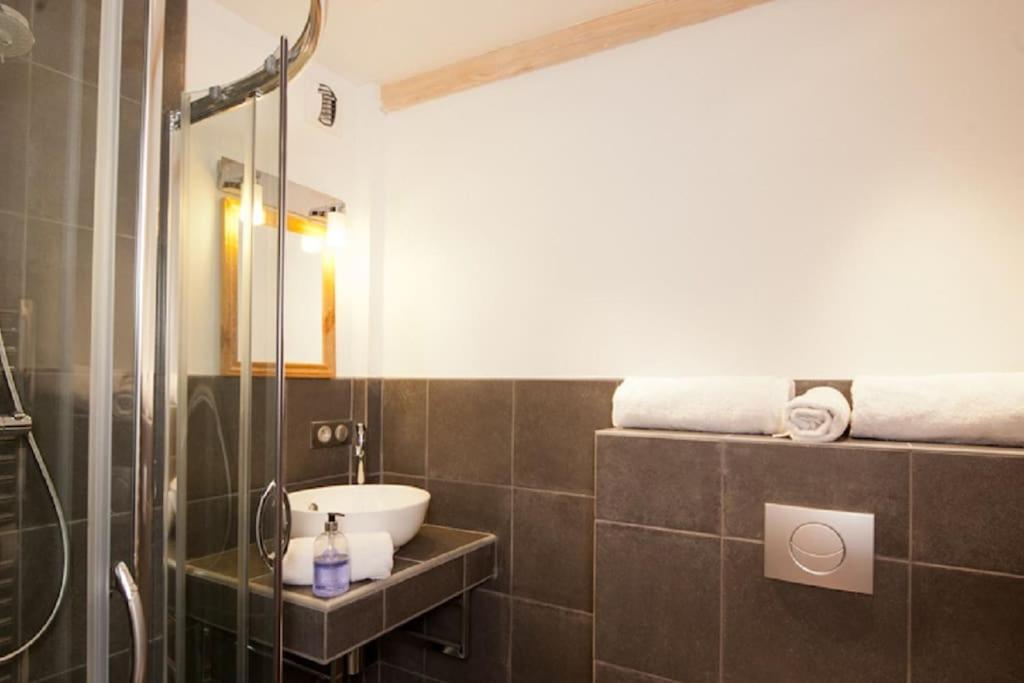 Chalet Fegguese - 4 bedroom chalet with hot-tub photo 2