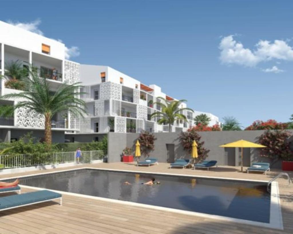 brand new air- conditioned flat with Terrace and Garage near the Beaches