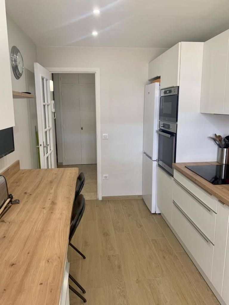 Le Roxane 2 bedroom apartment in the city-center of Antibes photo 4