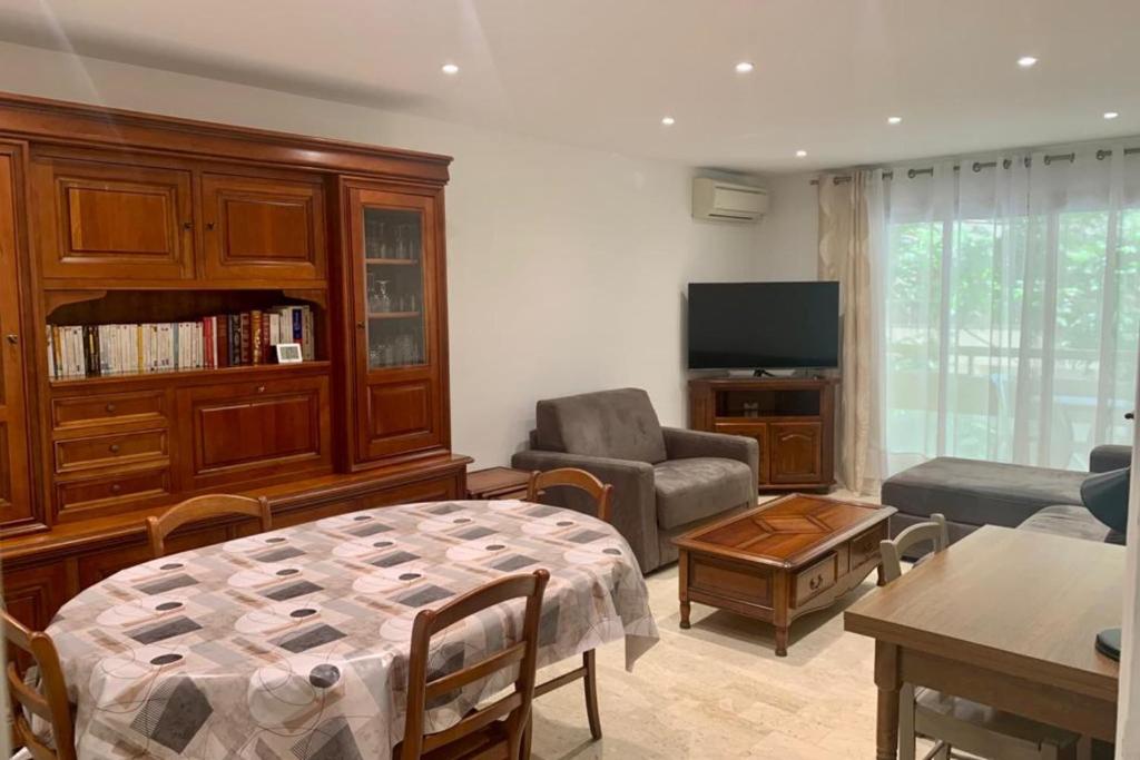 Le Roxane 2 bedroom apartment in the city-center of Antibes