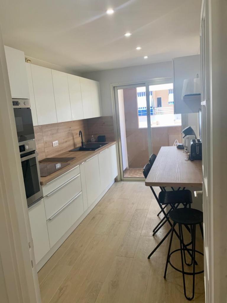 Le Roxane 2 bedroom apartment in the city-center of Antibes photo 3