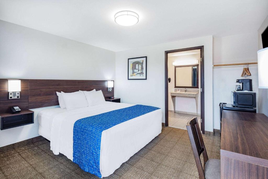 Travelodge by Wyndham Newport image