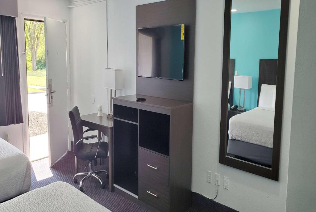 Travelodge by Wyndham Livonia Canton Novi Detroit Area photo 4