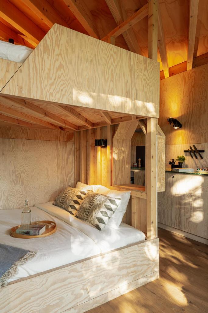 Hutstuf - The Owl & Private Rooftop Spa photo 3