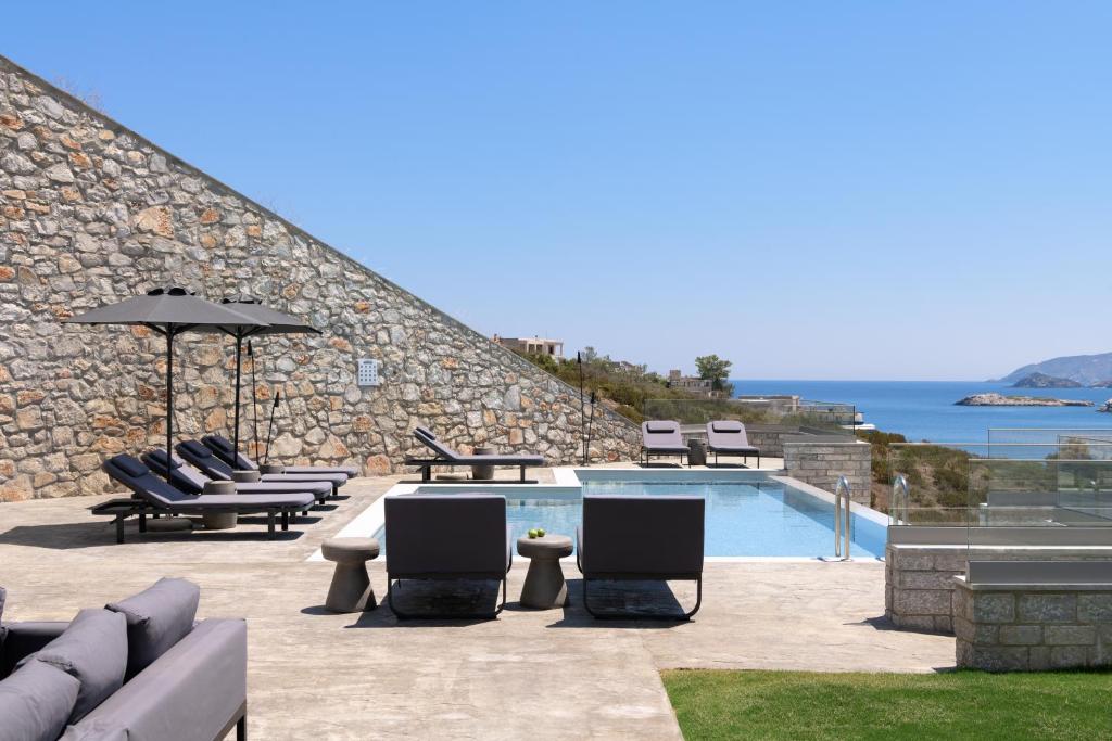 ViveVerde Villa, featuring 3 Pools - Walking distance to Beach & Shops, By ThinkVilla photo 4