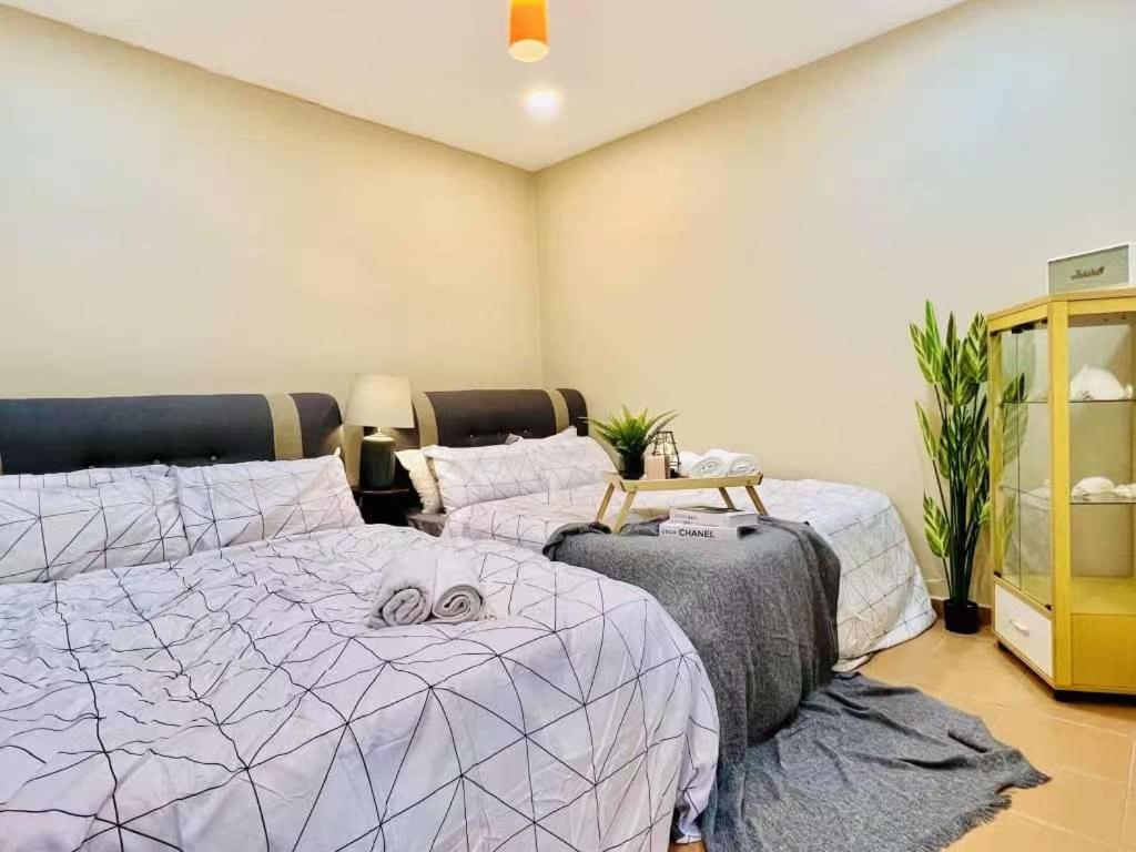 Batu Pahat Santalia Pool Villa 4BR 1k4Q 12~16px photo 2