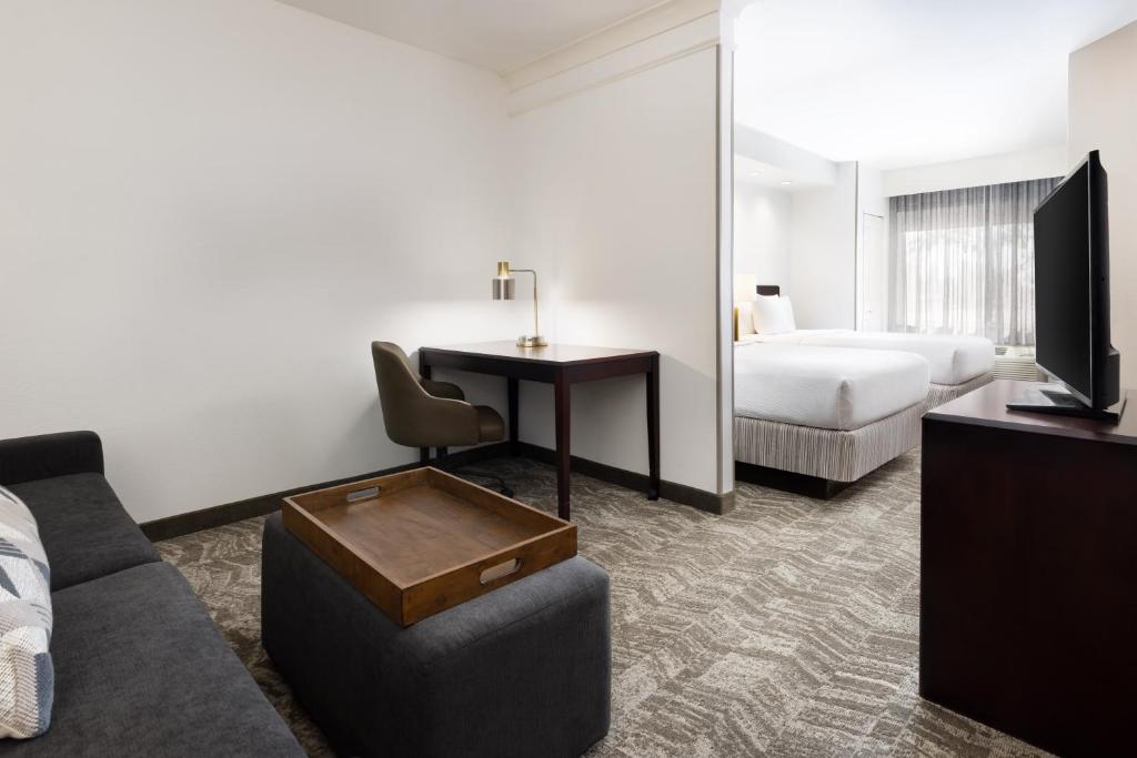 SpringHill Suites Fresno photo 1
