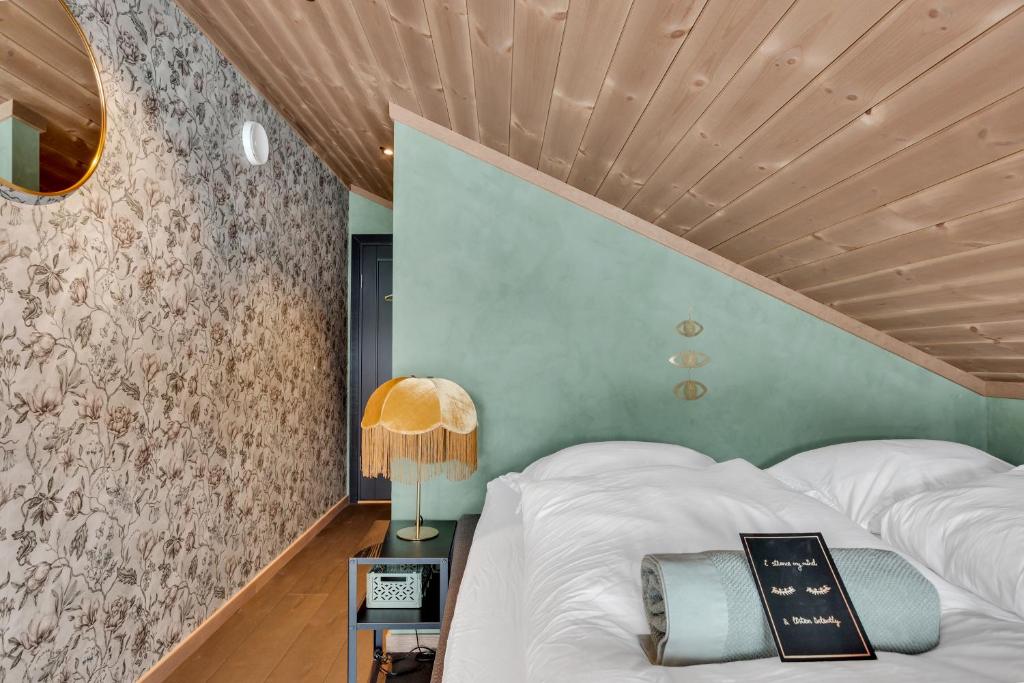 Private Room in Beautiful Mountain Home w/ Sauna photo 3
