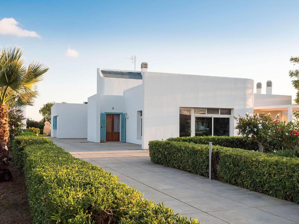 Comfortable villa with private pool, nearby Trapani and only 450m from the sea! photo 1