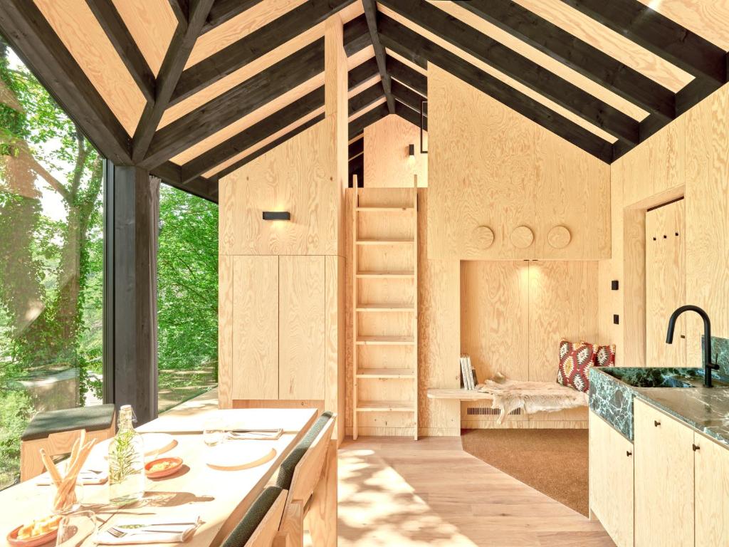 Hutstuf The Eagle & Private Outdoor Spa photo 1