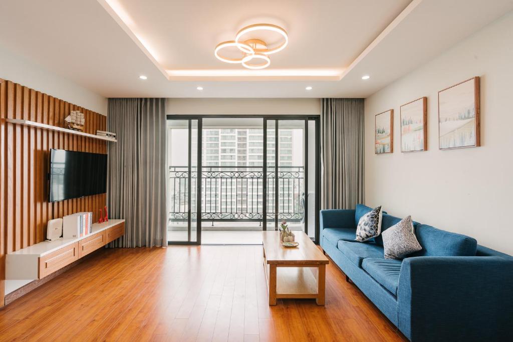 Hi-Home - D'Le Roi Soleil Xuan Dieu/Tay Ho