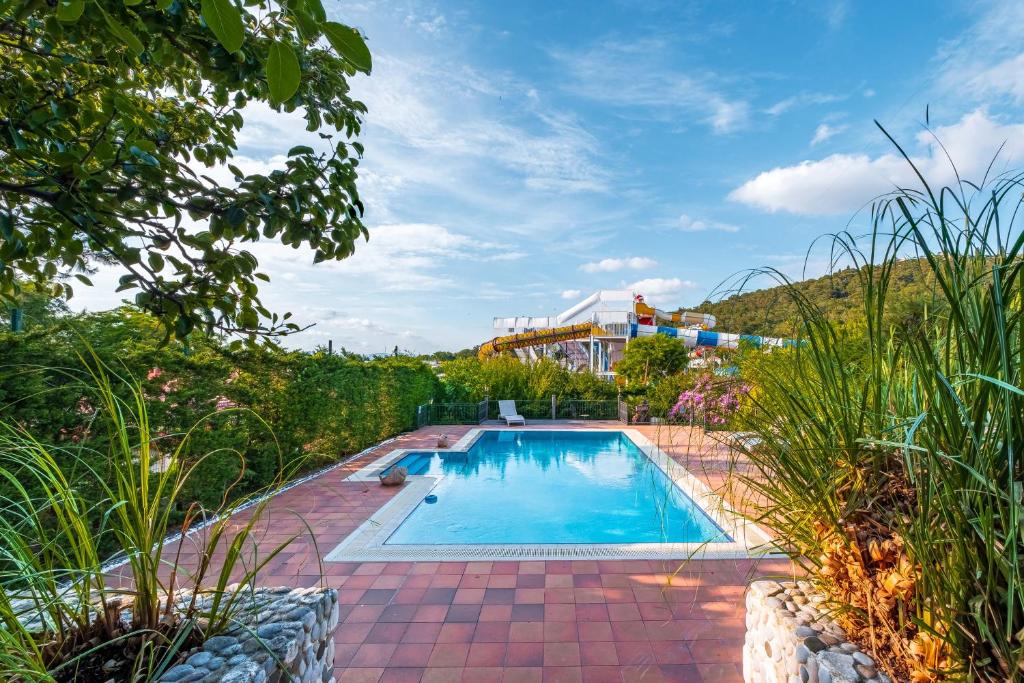 Homie Suites - 3br villa w pool in Heybeliada photo 4