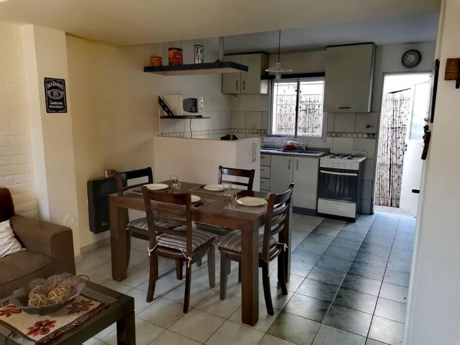 Lo de Cruz - Duplex 4 pers - cochera 2 Dorm - 2 baños - us 100 x noche dolar oficial