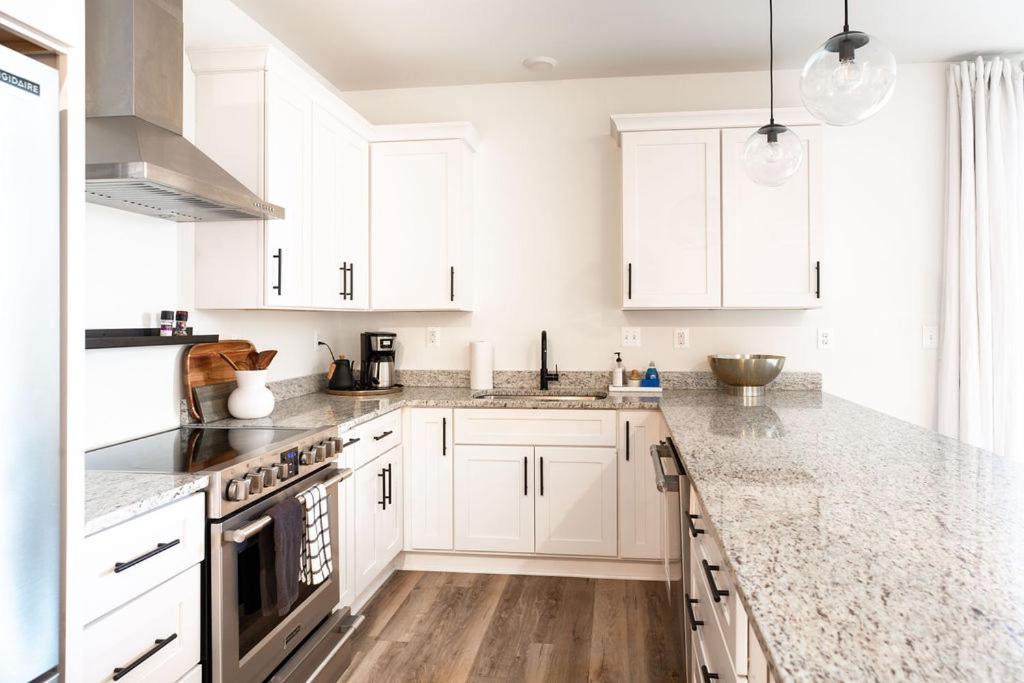 Piedmont Place Suite 301 - Near King Family Vineyards - Mtn Views photo 2