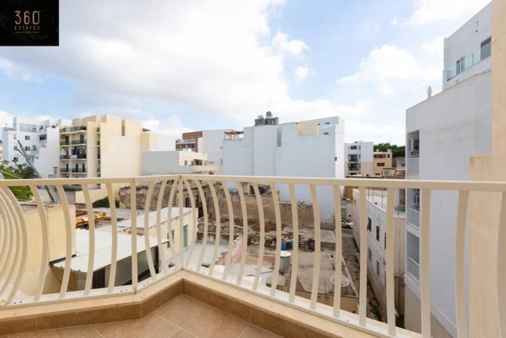 Beautiful, central home with all amenities & WIFI by 360 Estates photo 4