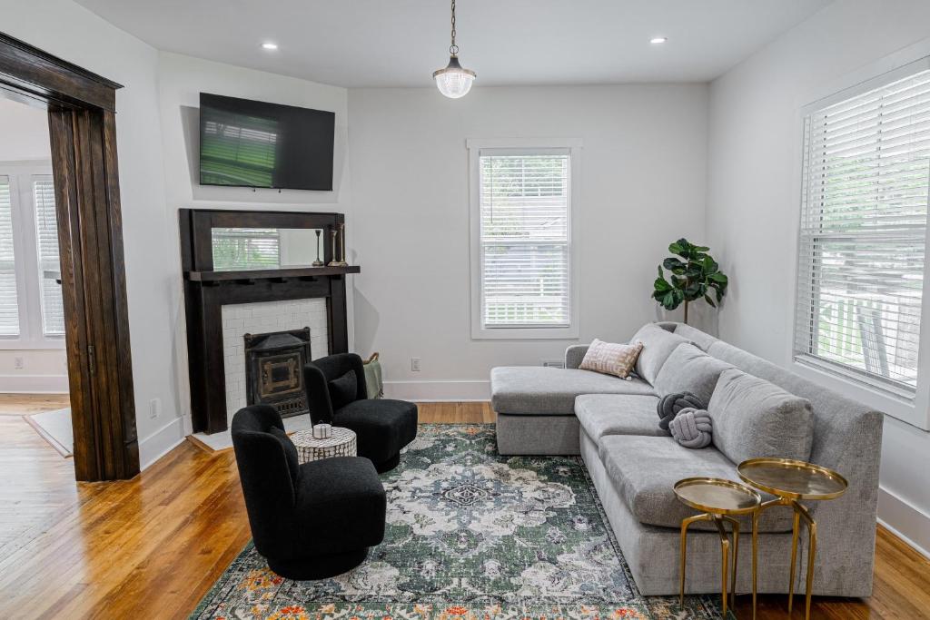 Beautiful Home Located In Norcross photo 2