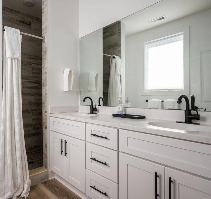 Piedmont Place Suite 402 Modern Apartment in Heart of Crozet photo 1