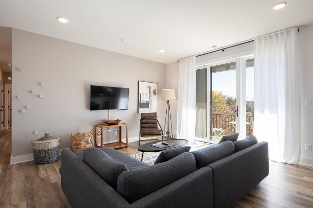 Piedmont Place Suite 402 Modern Apartment in Heart of Crozet photo 4