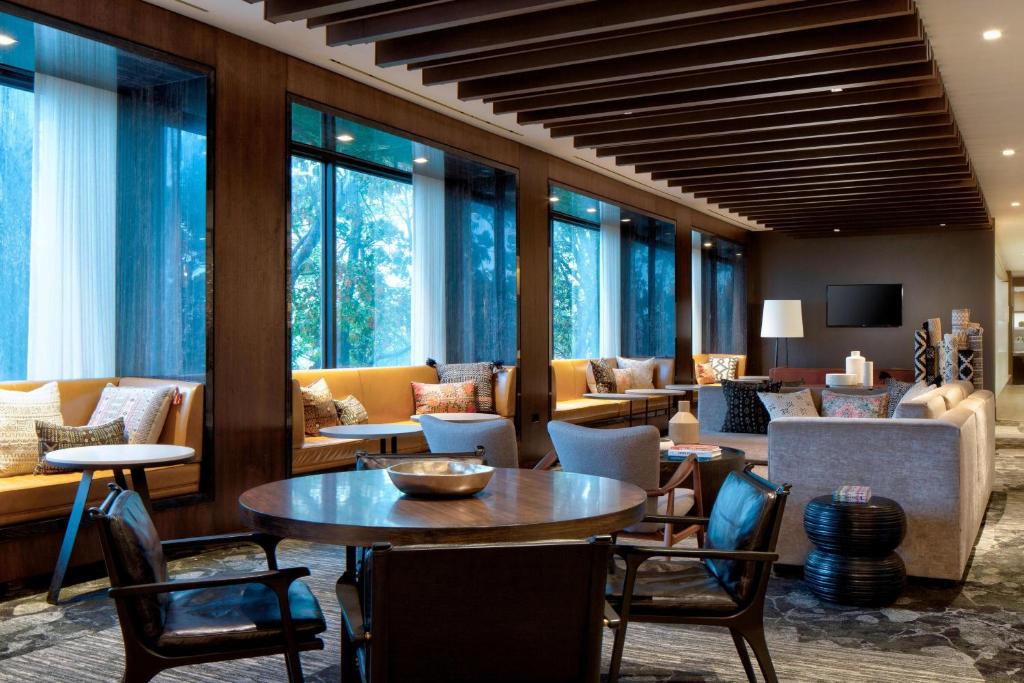 New York LaGuardia Airport Marriott image